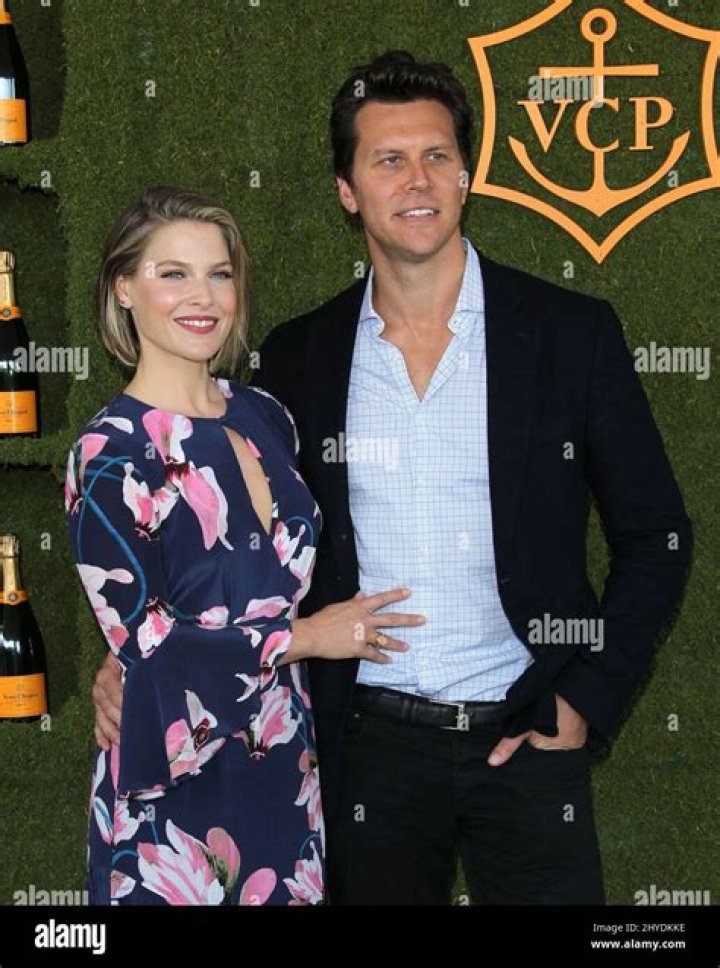 Ali Larter, Hayes MacArthur's Wife