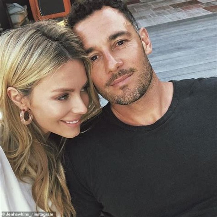 Jake Wall, Jennifer Hawkins's Husband