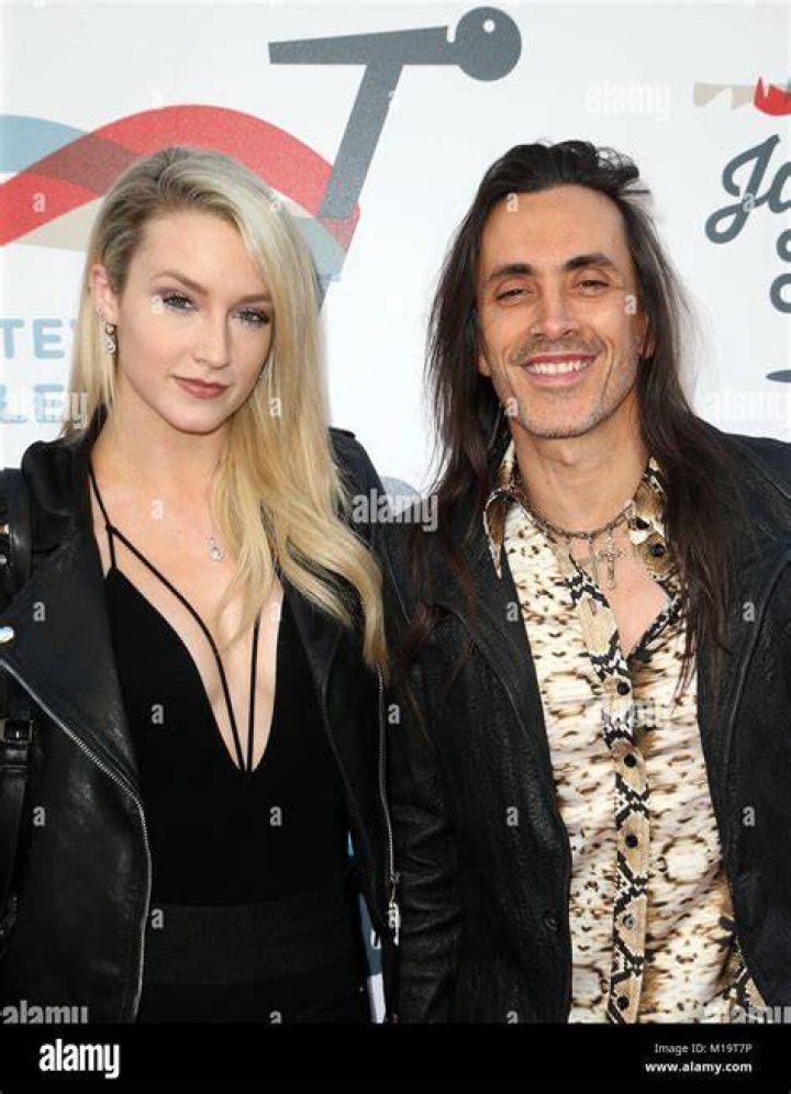 Who is Nuno Bettencourt Dating – Nuno Bettencourt's Girlfriend & Exes