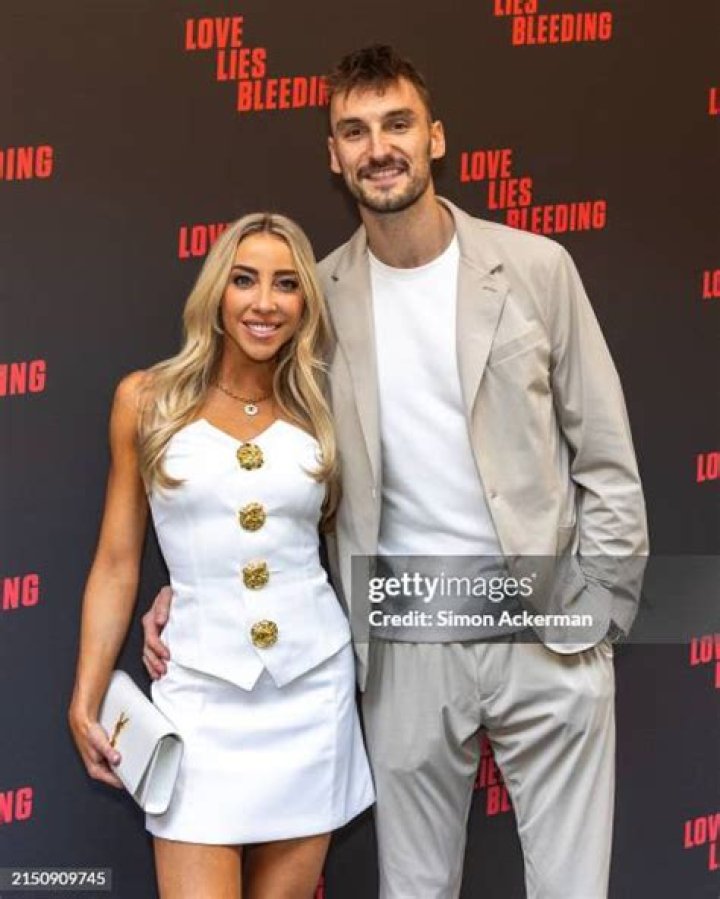 Who is Sam Dekker Dating – Sam Dekker's Wife & Exes